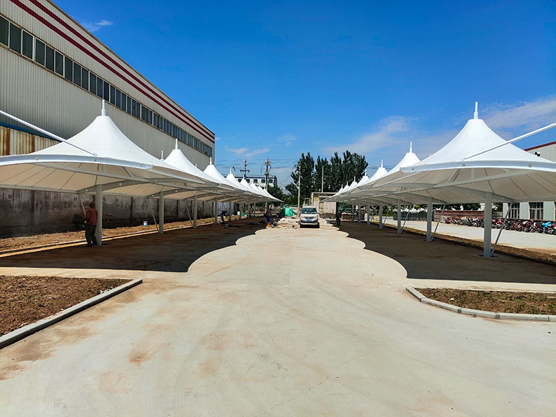 濟南裝機有限公司膜結構車棚施工中