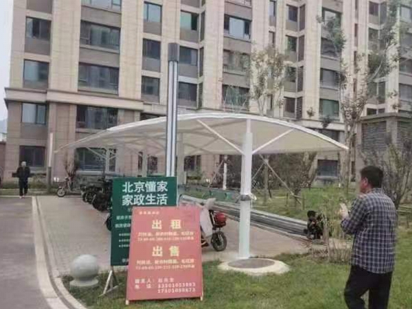 北京某小區膜結構車棚安裝完畢