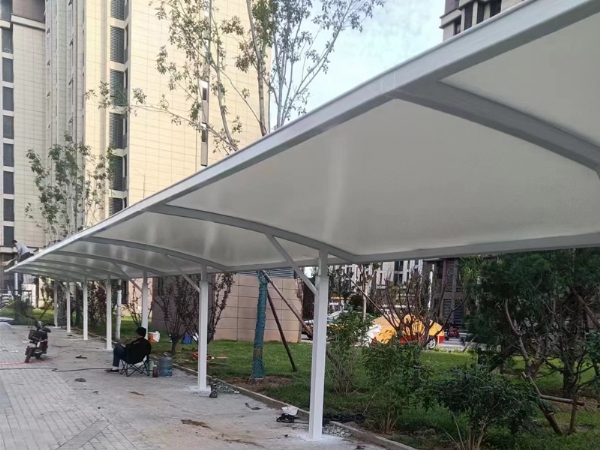 北京某小區膜結構車棚安裝完畢